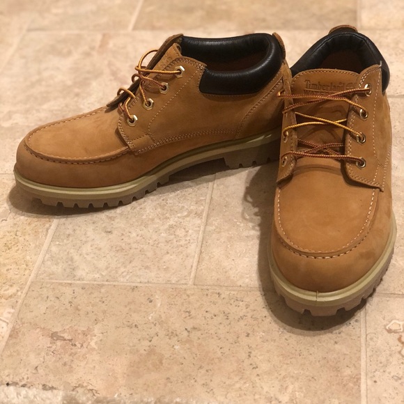 Low cut Timberland Boots - Picture 3 of 3